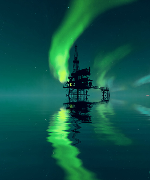 Offshoire oil platform in front of the green Northern Lights.