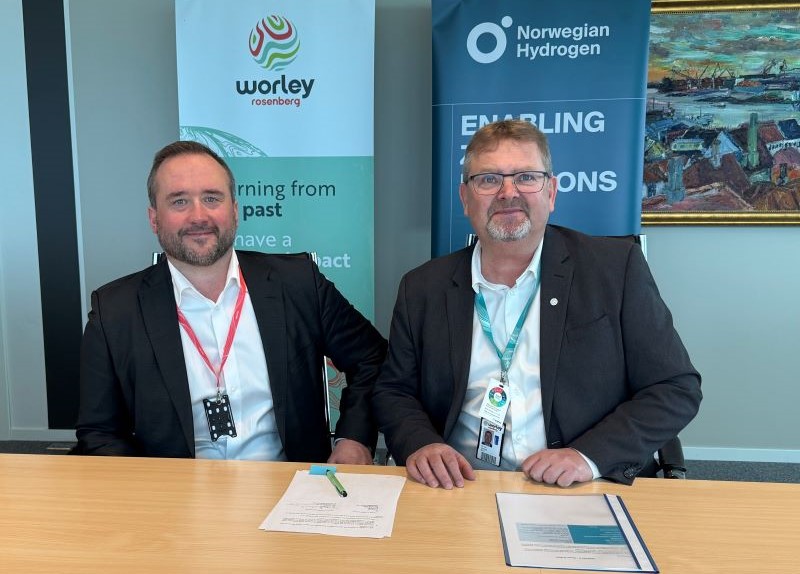Norwegian Hydrogen CEO sitting at a table with Worley Rosenberg COO during contract signing.