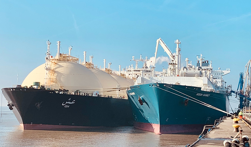 Two ships at the FSRU terminal in Brunsbüttel.